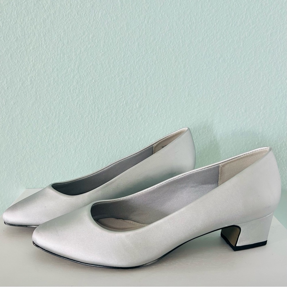 Easy Street Women's Prim Dress Pump/Dance Shoes size 8.5W